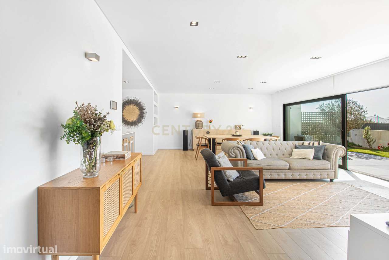 Moradia Contemporânea T3 com 205 m2, em São João das Lampas - Sintra - Grande imagem: 4/46