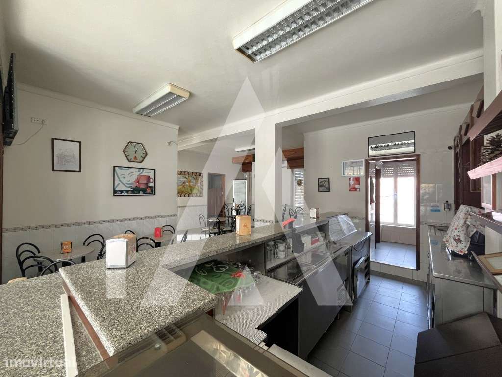 Cafetaria/Charcutaria com esplanada ,situada em zona habitacional d...-10