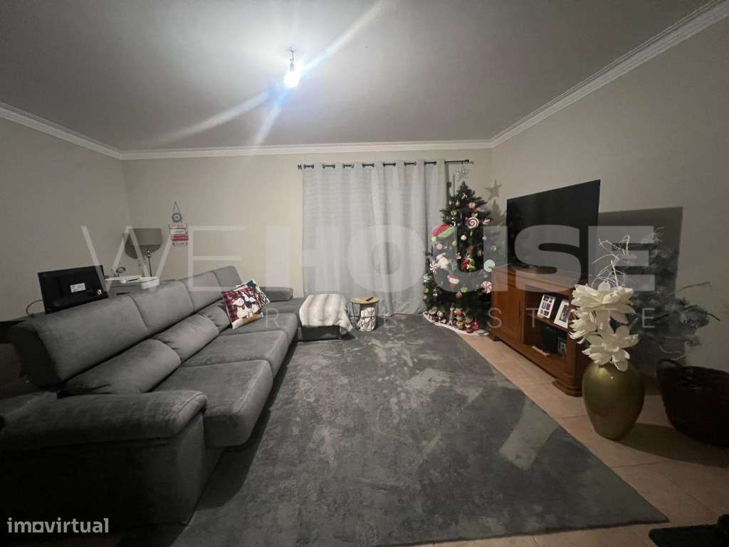 T2 com Lareira, Excelente Luz Natural e Ótima Distribuição | Pronto...-4