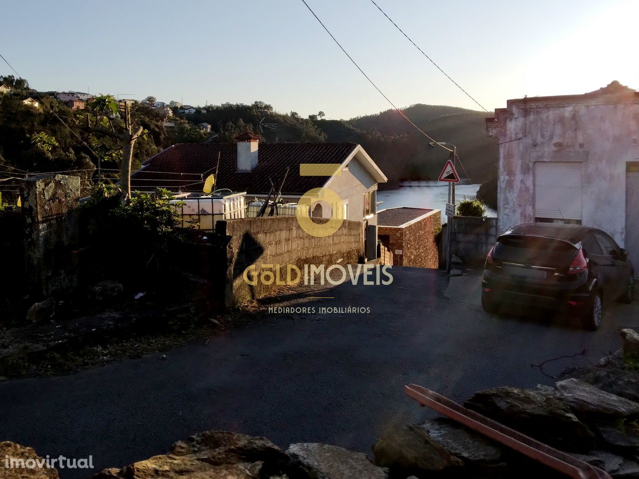 Moradia para reconstrução com vista sobre Rio Douro  - Lomba / Gondoma