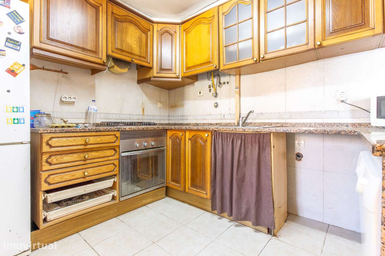 Quinta do Conde - Moradia isolada inserida em terreno de 646m²-18