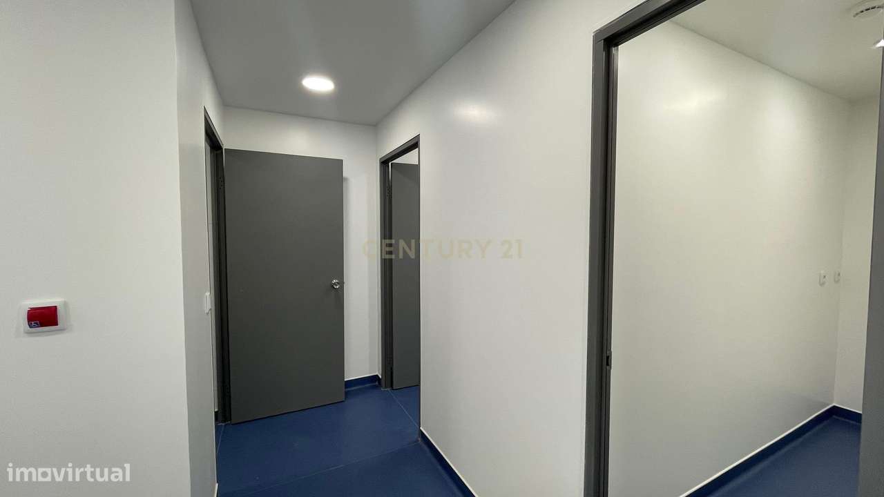 Espaço Comercial em Linda-a-Velha-12