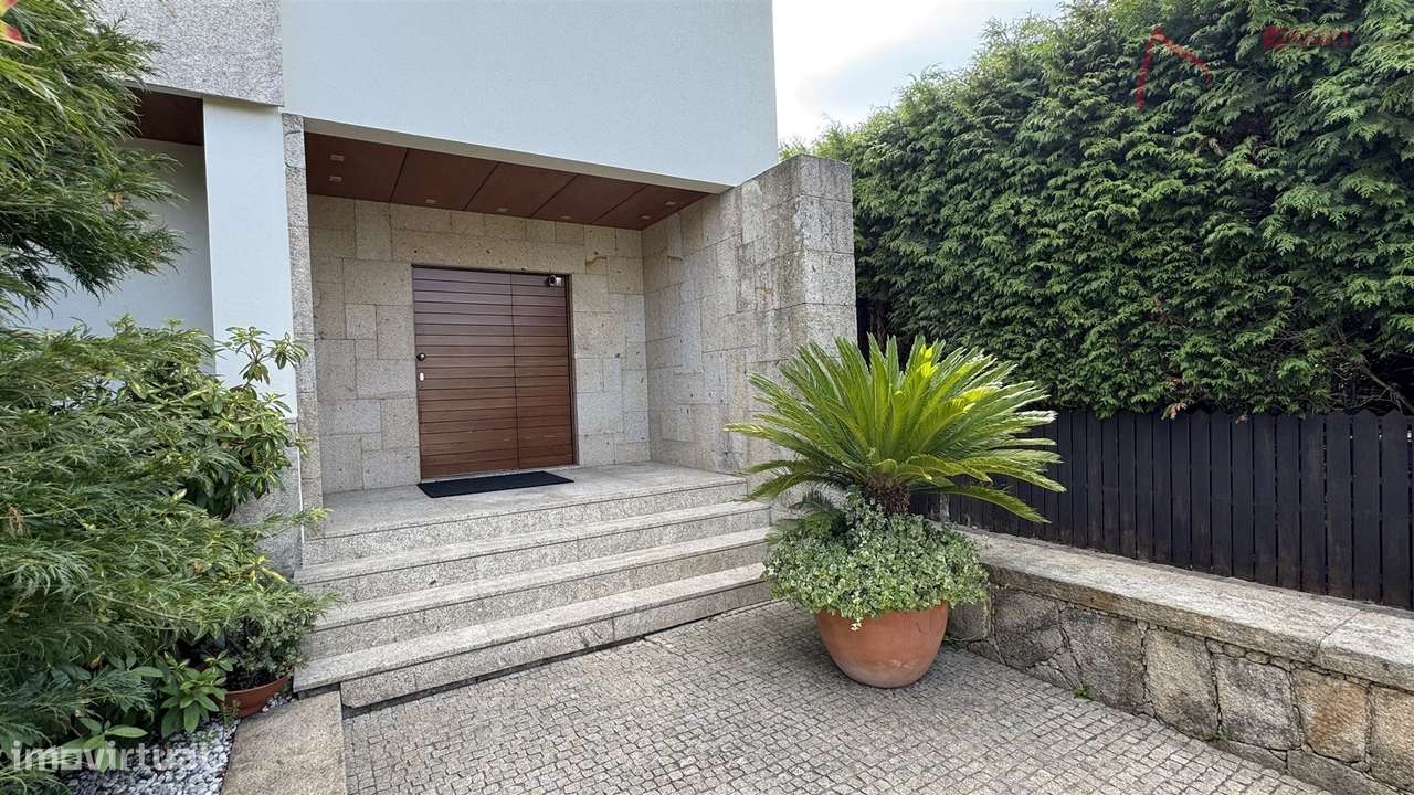 Moradia Isolada T3 com Piscina em Adaufe, Braga-7