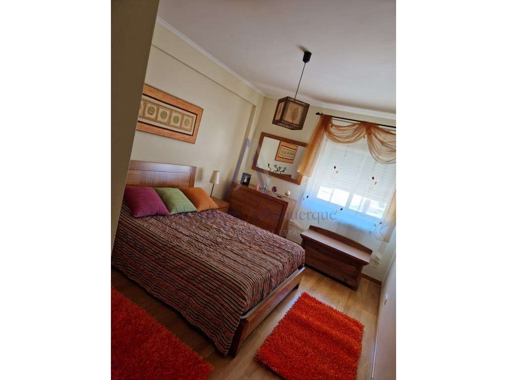 Apartamento T2 com lugar de Garagem e Elevador-15