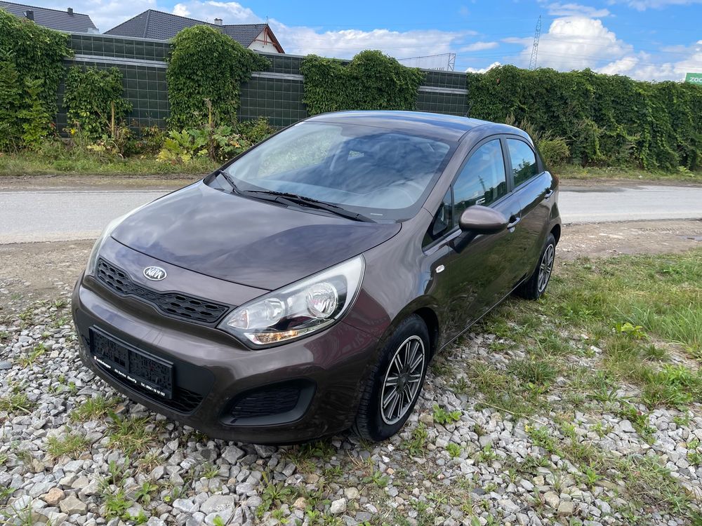 Kia Rio III (2011-) 1.2 Attract 2011