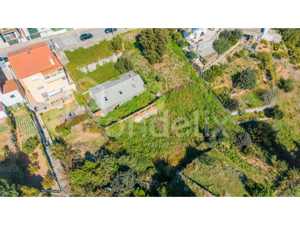 Terreno de 1.330 m² com PROJETO APROVADO para 2 Moradias em Jovim (...-6
