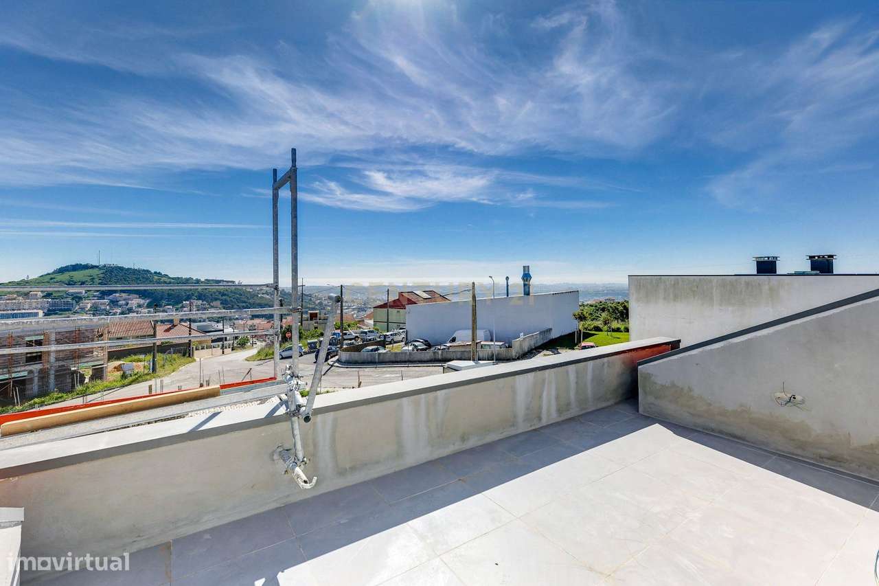 Moradia T4 com piscina em Caneças-47