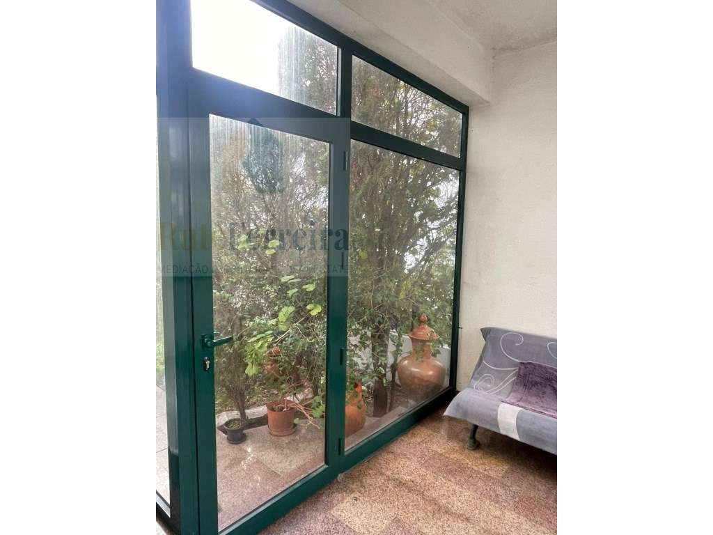 Moradia T5 com jardim privado e garagem !!-14