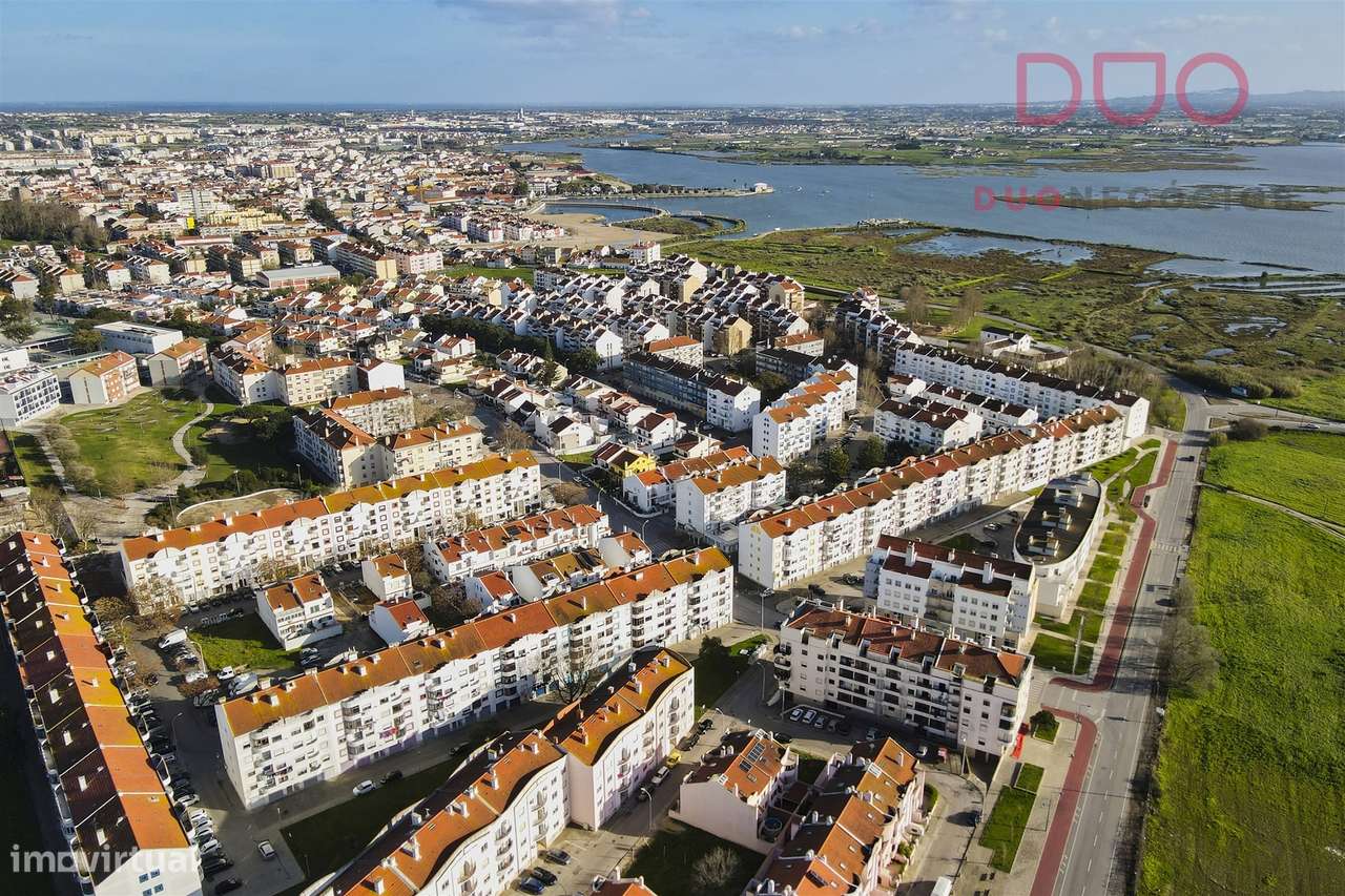 Moradia T4+1 à venda no Montijo-3