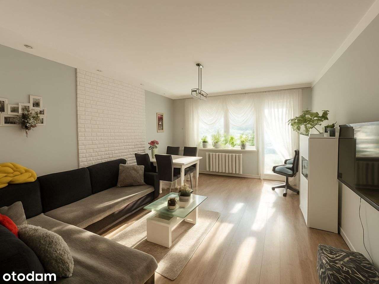 Przestronne 3-pokojowe mieszkanie z balkonem-0