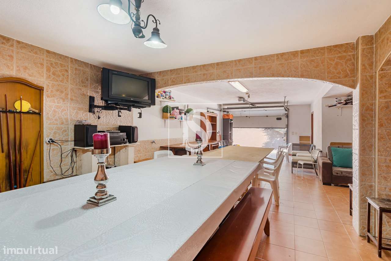 Moradia T5 em Manique de Cima com 3 Pisos-23