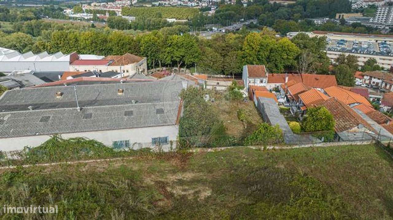 Prédio na zona histórica de Guimarães - Grande imagem: 4/14