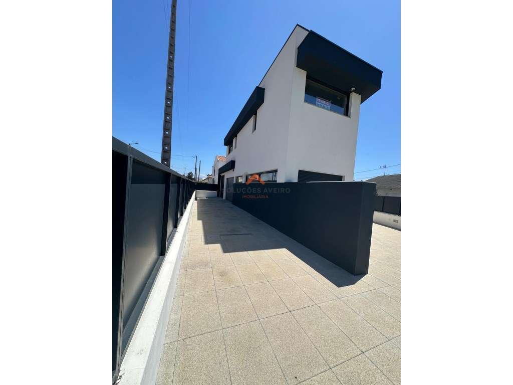 Moradia T3 Isolada e Pronta Habitar! - Grande imagem: 2/37