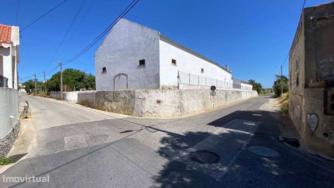 Lote de terreno com 53.162,5m2, localizado a 3Km do Nó do Carregado-23