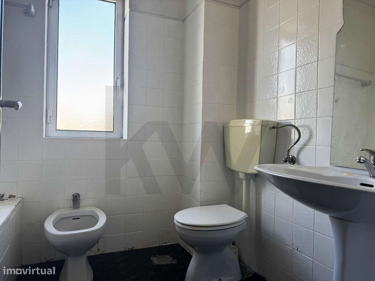 Apartamento T2 com varanda - Devesas-12