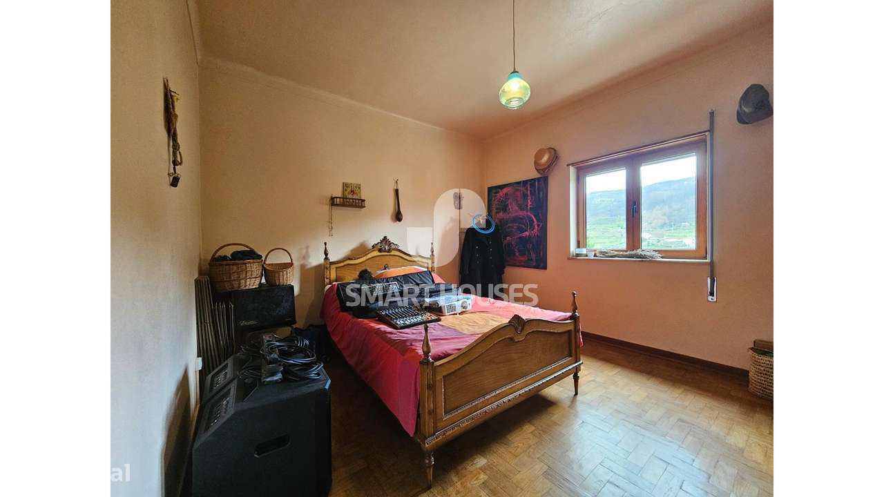 Moradia T3+1 em Avô c/ terreno-14