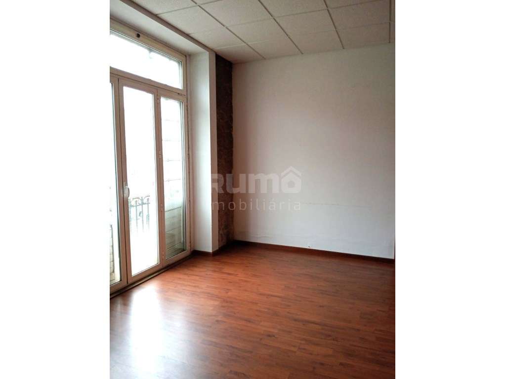 Escritório para Serviços com Potencial de Conversão em Apartamento ...-3