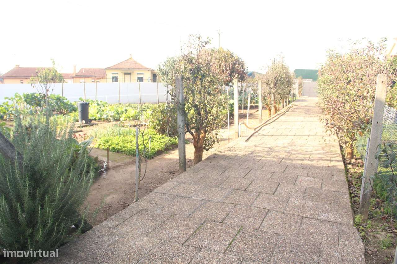 Moradia 4 Frentes lote com 980m2-23