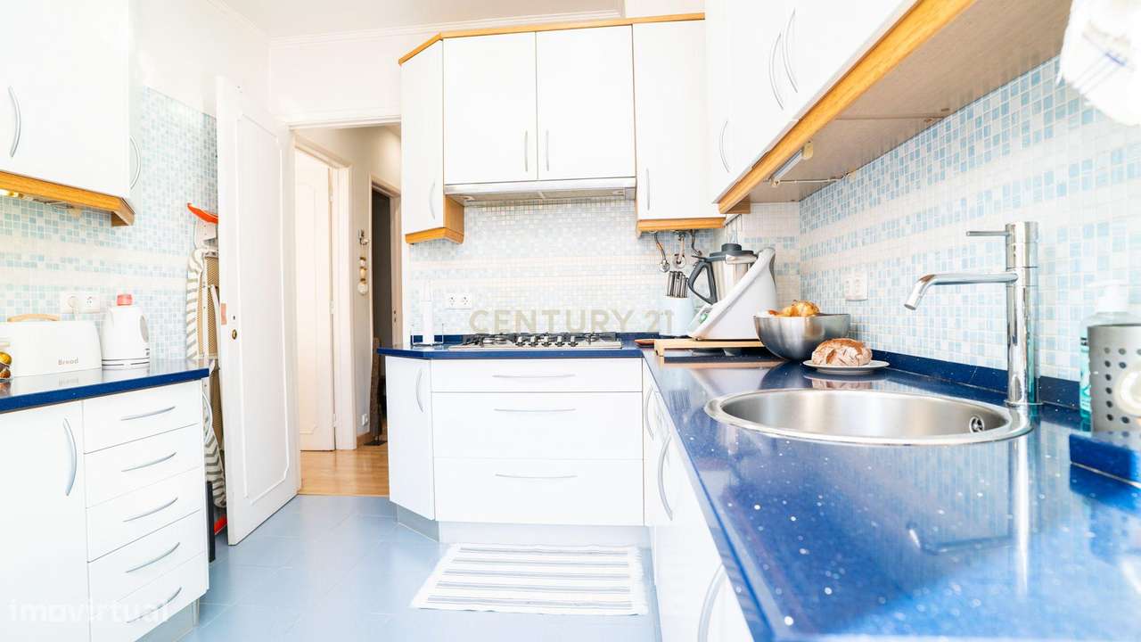 Apartamento T2 + 1* - Remodelado, em Queluz-11