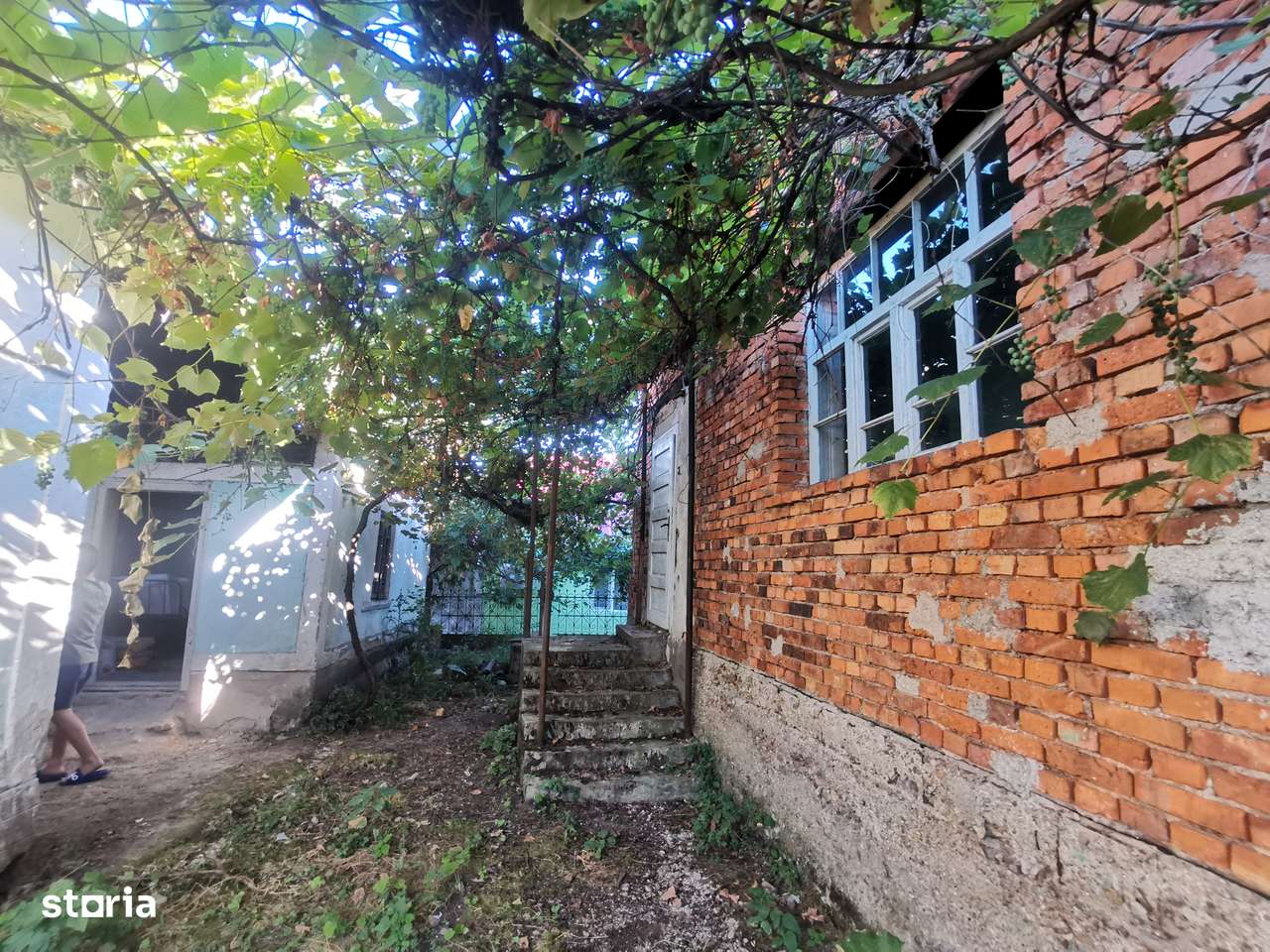 Casă de vânzare, 3 camere, teren 1356mp, zonă frumoasă - Imagine principală: 1/18