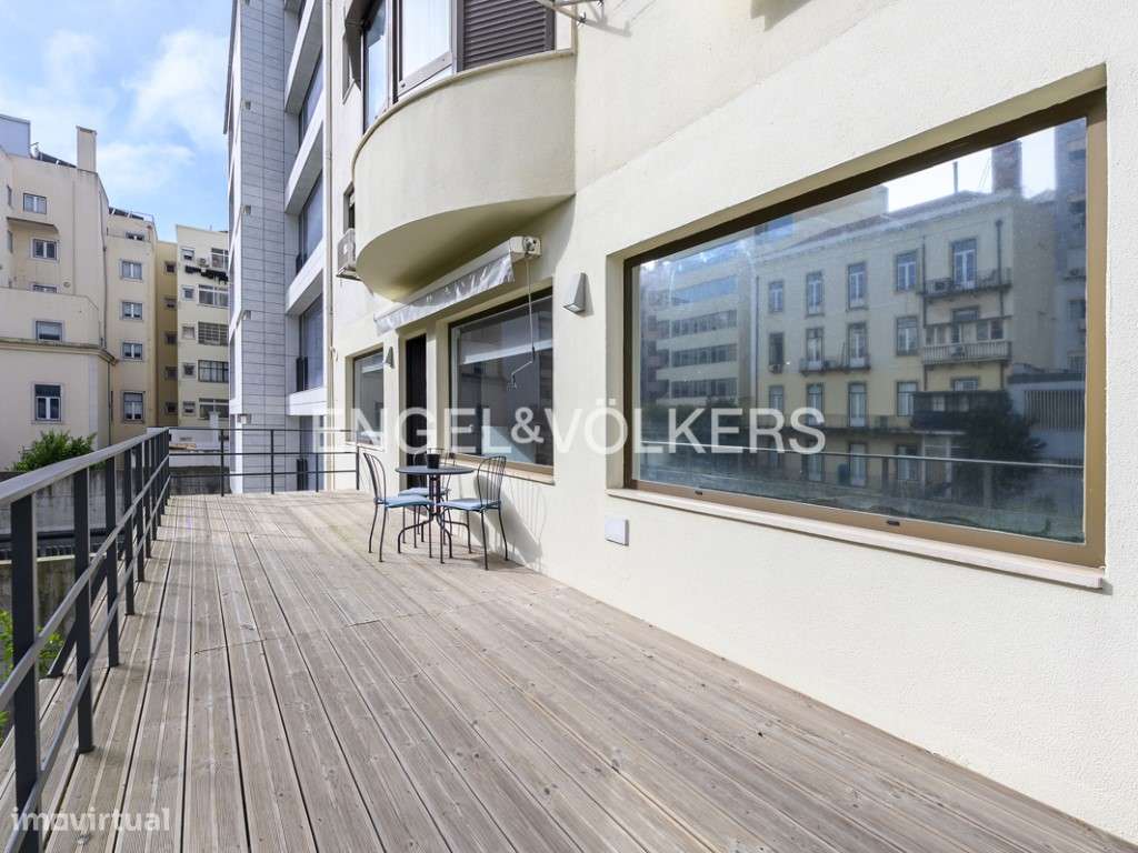 Loja de 4 pisos com 455m2 nas Avenidas Novas - Grande imagem: 3/28