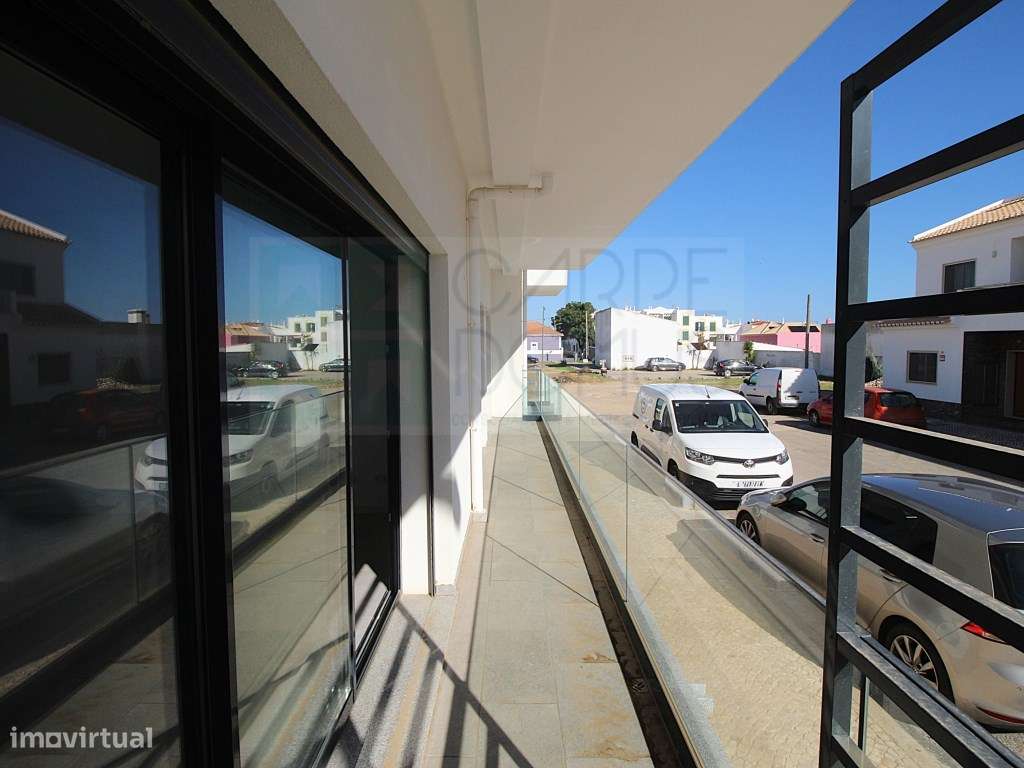 Viva a Elegância e o Conforto: Apartamento T2 Moderno a Passos da P... - Grande imagem: 4/15