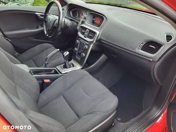 Volvo V40 D2 Momentum - 13