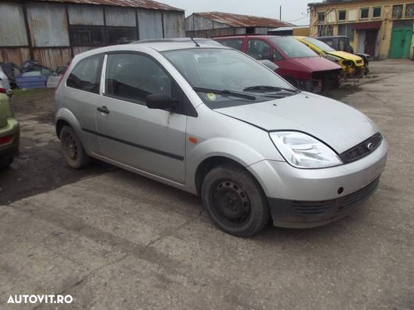 Dezmembrez Ford Fiesta 1.4tdci gri 3 usi euro 3 si euro 4 neagra - 2