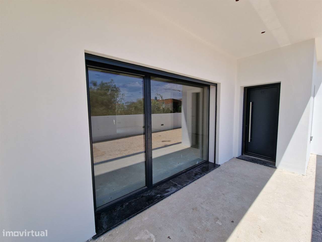 Moradia térrea T3 geminada por garagem-6