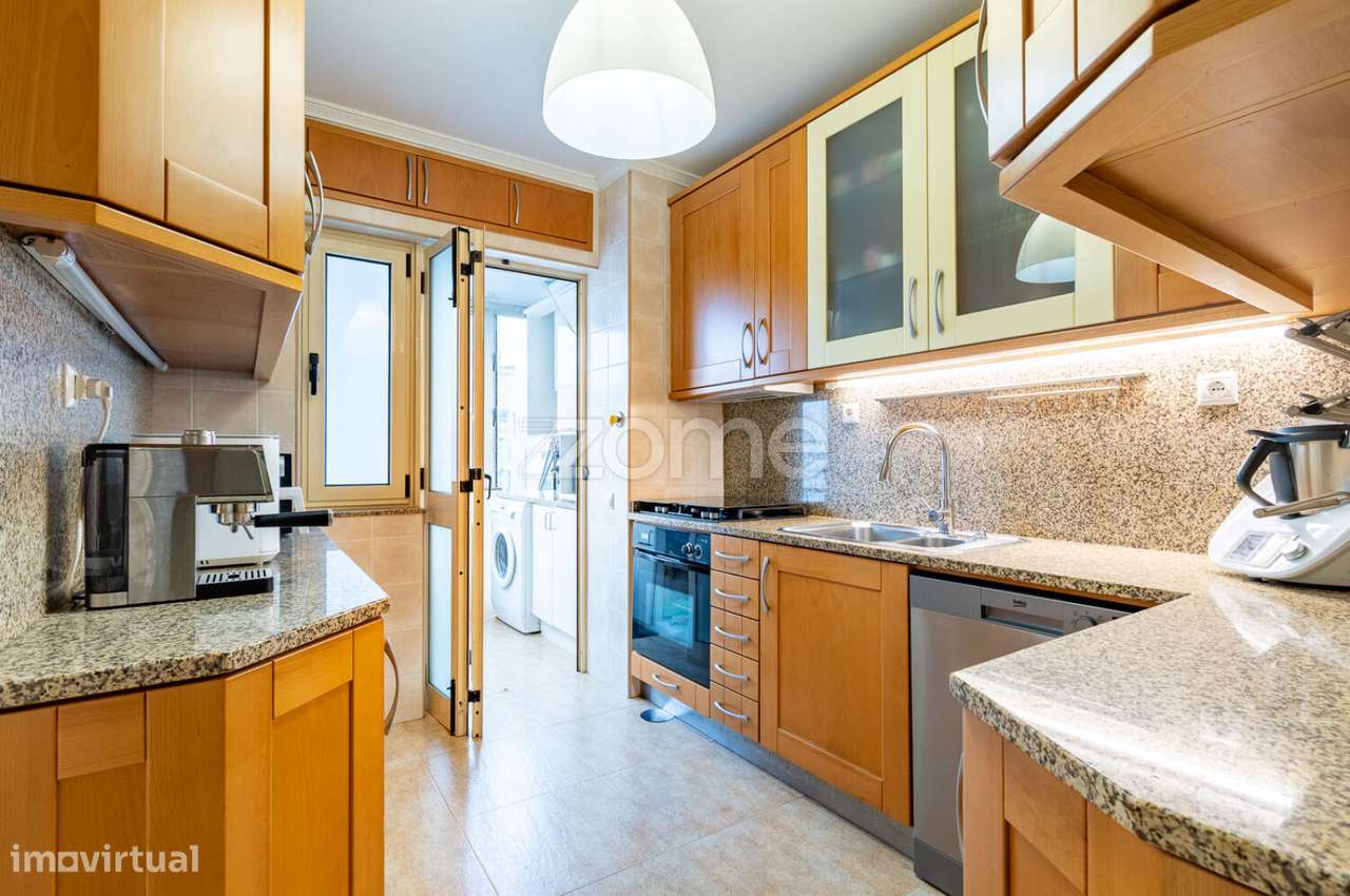 T3+1 Centro da Maia c/ varanda, lugar de garagem e arrumo - Grande imagem: 3/32