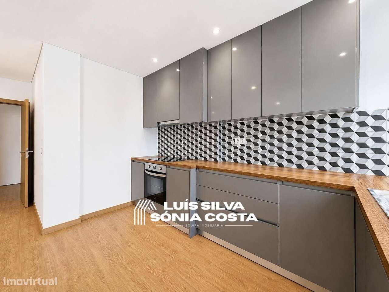 Apartamento T3 Completamente Remodelado | Elevador | Varandas |...-5