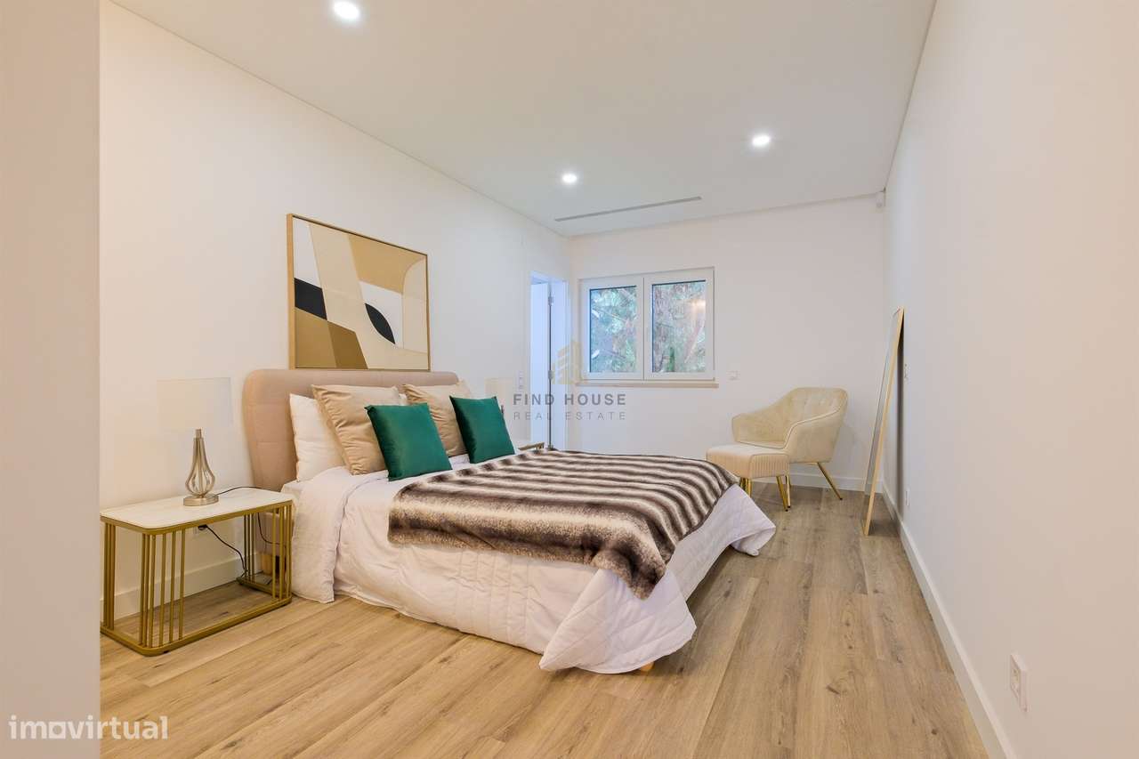 Moradia T4 de Luxo Totalmente Remodelada na Herdade da Aroeira-24