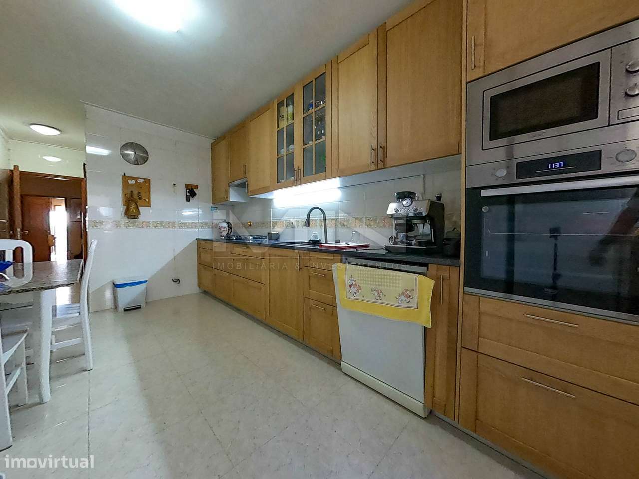 Apartamento T3 c/ Suite e garagem para dois carros-8