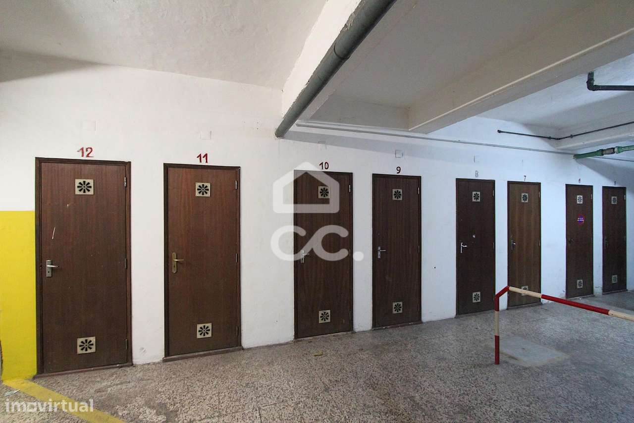 Apartamento T3 Renovado com Vista Mar e Terraço em Armação de Pêra-44