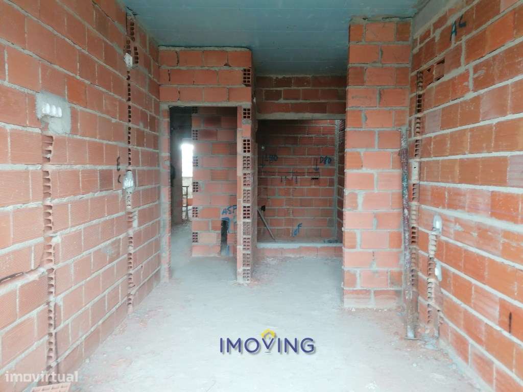 Moradia geminada com piscina em Fernão Ferro-16