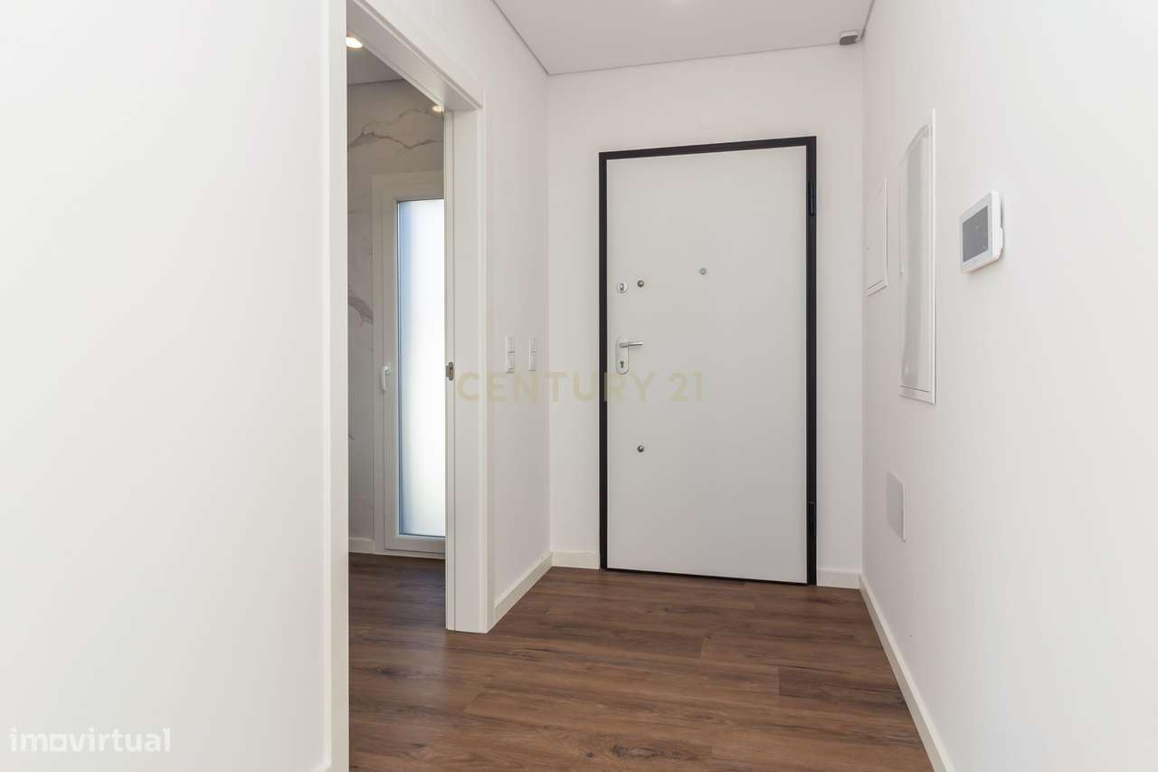 Moradia Nova T4 com piscina e garagem - Sobreda - Charneca de Caparica-13
