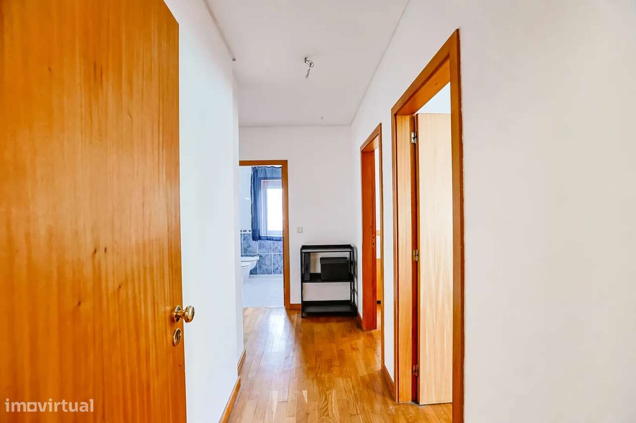 T3 no Centro de Barcelos, com Suíte e 3 frentes-12