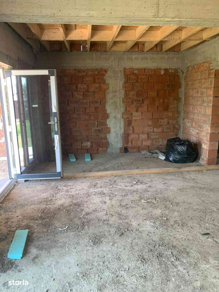 Casă la rosu de vanzare in Aroneanu, Iasi cu 750mp teren. - Imagine principală: 5/8