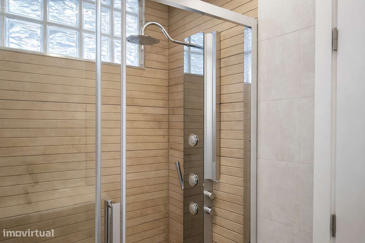 Moradia Independente T5 como NOVA em terreno de 850 m² - Grande imagem: 2/29