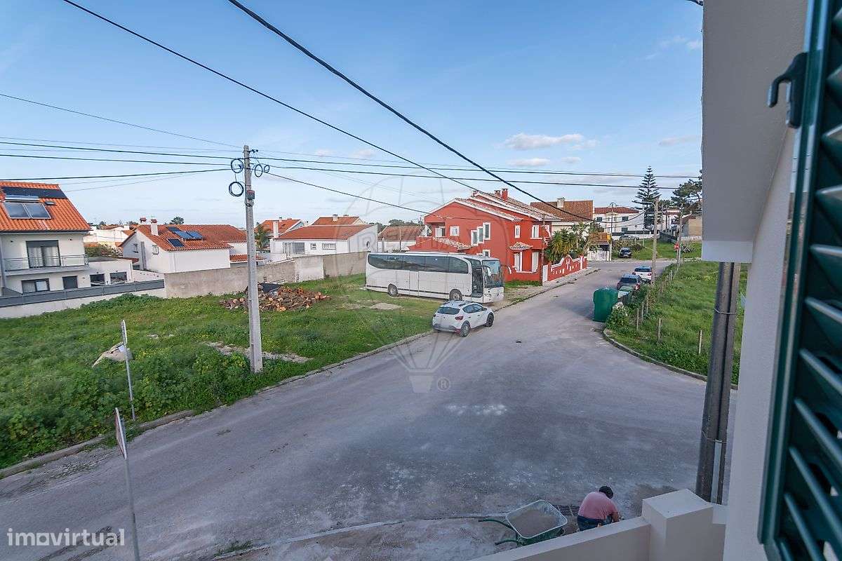 Moradia isolada T2+2 para venda na Quinta do Conde-40