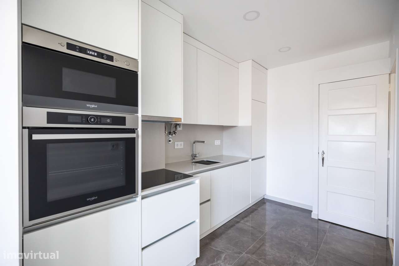 T2 remodelado com vista para o rio Tejo na Penha de França. - Grande imagem: 4/24