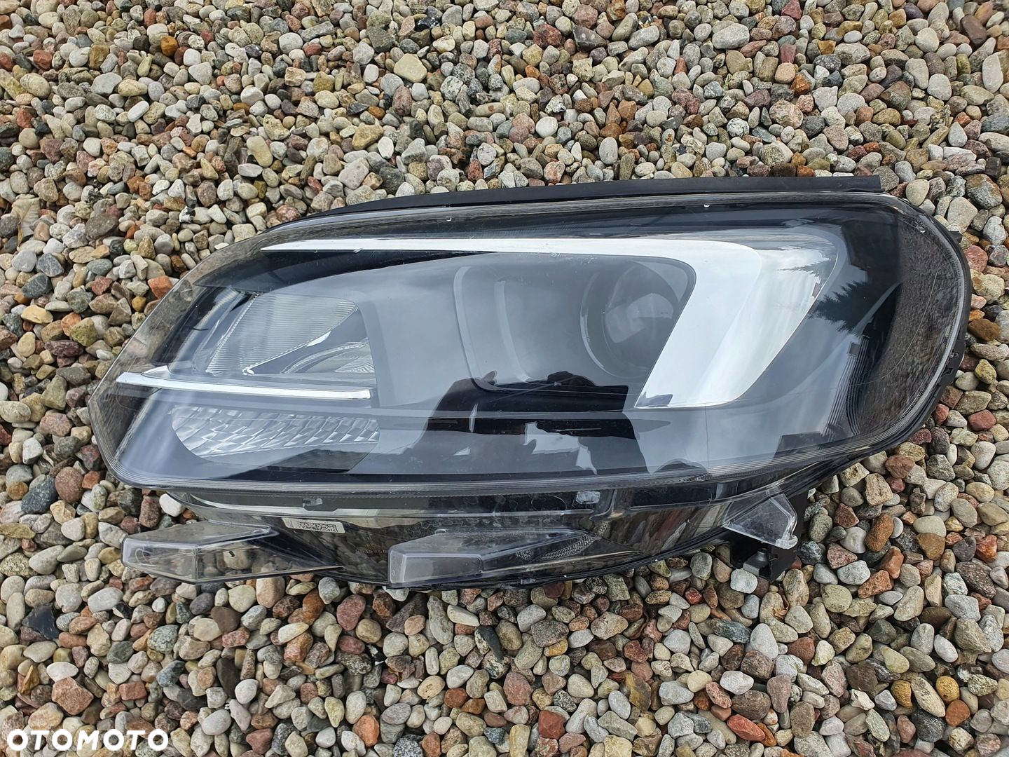 Lampa przednia lewa Opel Zafira Life D Vivaro C Xenon rok 19- - 2