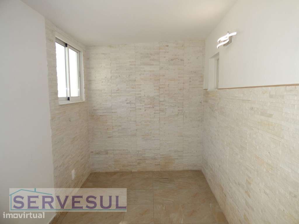 Casa Tradicional, com dois pisos, 4 quartos, dividida em duas habit...-7