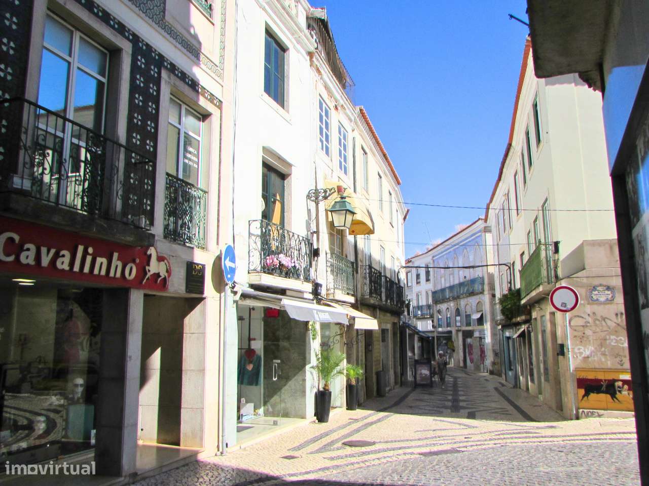 Prédio no Centro Histórico de Santarém - Grande imagem: 2/23