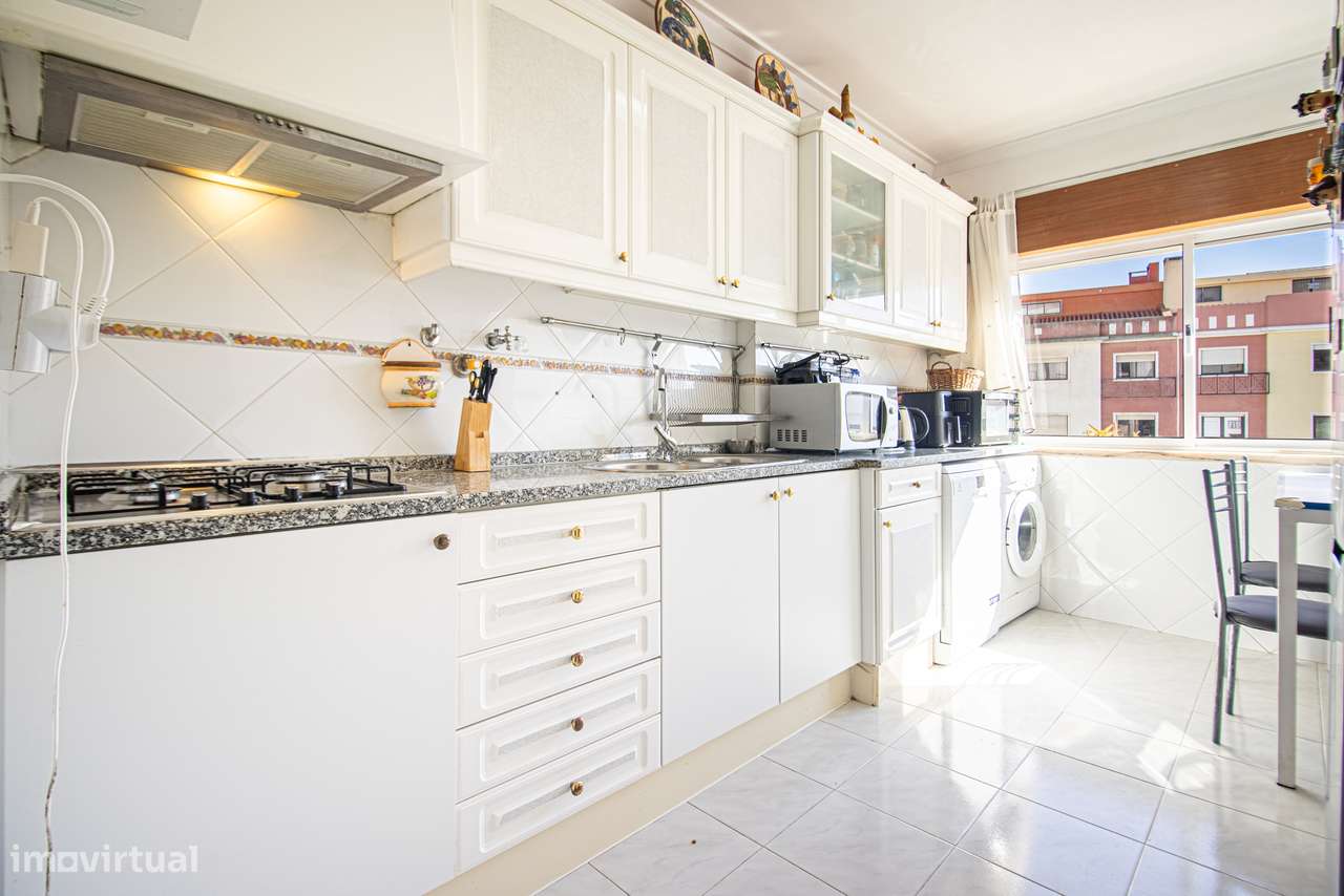 Apartamento T3 c/ 2 WCs e Sala c/ Lareira em Monte Abraão, Sintra-0