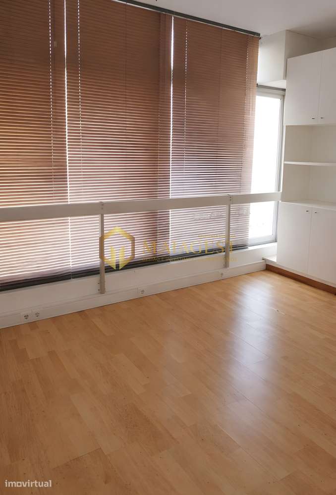 Escritório Pronto a Usar junto à Igreja da Areosa - Grande imagem: 2/7