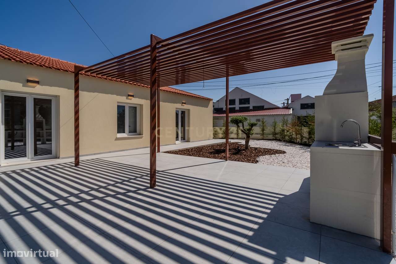 Moradia Térrea T4 totalmente renovada, com piscina, espaço exterior e-30