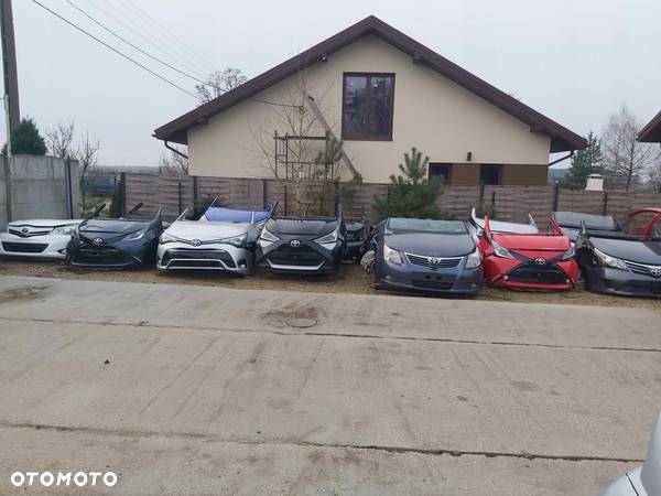 Toyota Corolla Verso II ślizg zderzaka prawy tył 52575-0F010 - 13