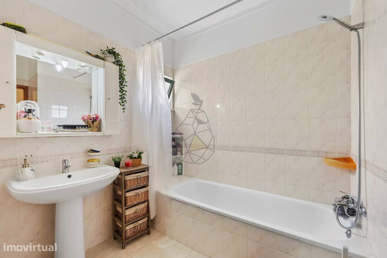 Apartamento T2 localizado a cerca de 600 metros da Praia em Quarteira-9