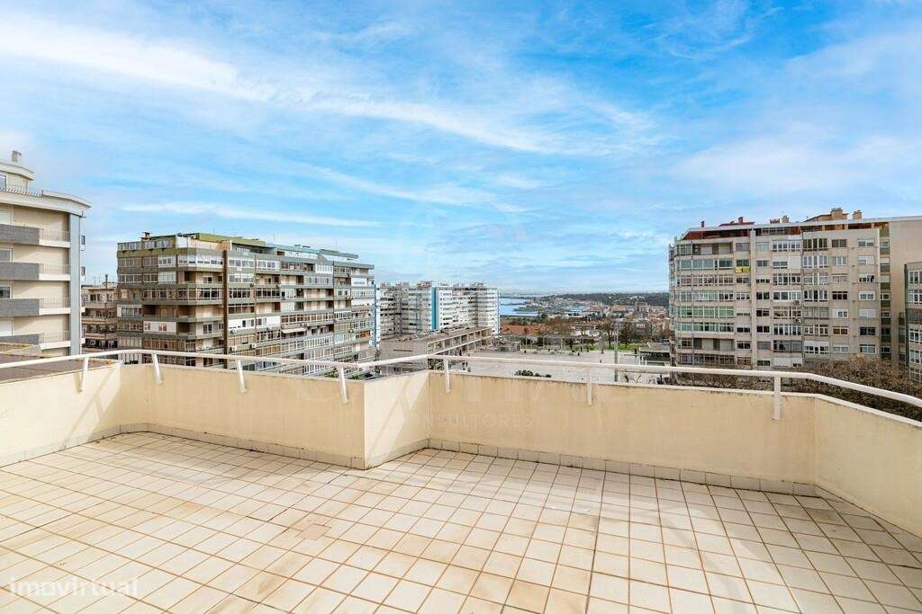 Habitação imperdível (T4 Duplex) c/ 2 pisos e 2 entradas independentes - Grande imagem: 2/48